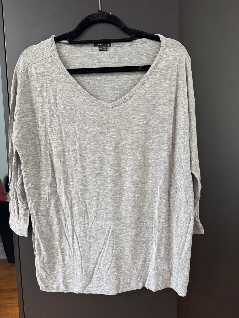 Theory Light Gray V-Neck 3/4 Sleeve Top